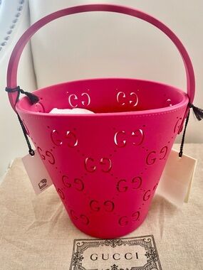 NWT Gucci Rubber GG Supreme Logo Pink Tote Bucket Bag
